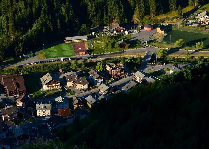 La Val Hotel