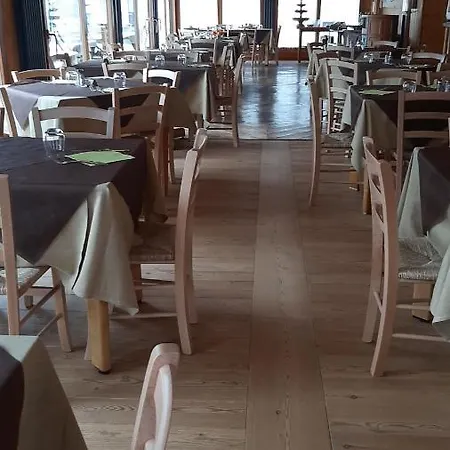 拉瓦尔酒店 2*