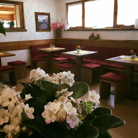 La Val Hotel