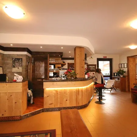 拉瓦尔酒店 伊索拉察